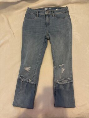 Old Navy Light Blue Distressed Cropped Jeans